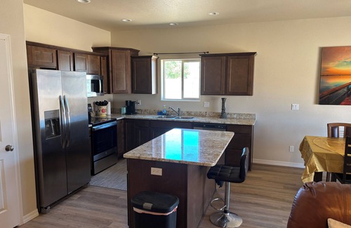 Kingman Casa | 3 bedroom house in charming Kingman with AC, WiFi. Enjoyable getaway awaits.