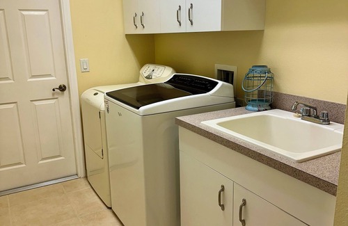 Venice Casa | 3-bedroom house in charming Venice with AC, WiFi. Short ride to Venice Beaches