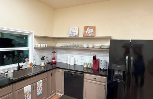 Waco Casa | 3-bedroom house in charming Waco with WiFi, AC. Start your getaway