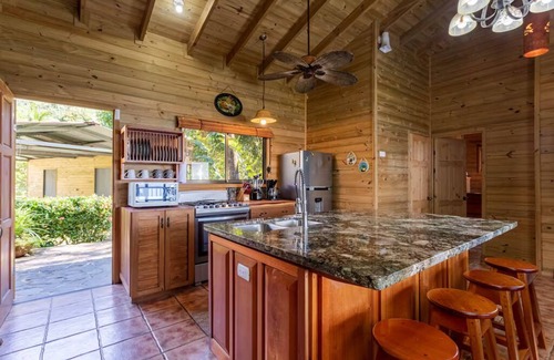 Dominicalito Casa | 3-bedroom house in wonderful Dominicalito with WiFi, AC