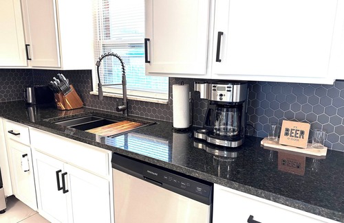 Carnegie Casa | 3-bedroom house in enjoyable Carnegie with AC, WiFi