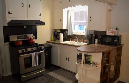 North Loop Casa | 3-bedroom house in enjoyable Austin with WiFi, AC