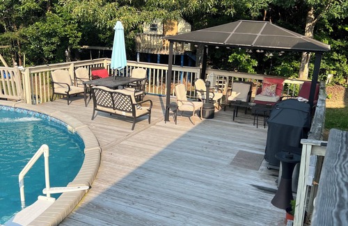 Clay Casa | 3-bedroom house in fantastic Greensboro with Pool, hot tub, WiFi and much more!