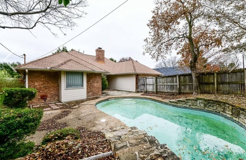 DeSoto Casa | 3-bedroom house in fantastic DeSoto with AC, WiFi