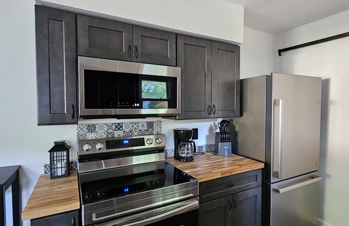 Mentor Headlands Casa | 3-bedroom house in gorgeous Mentor with AC