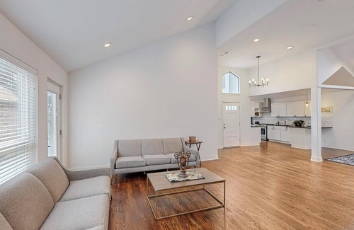 Irving Casa | 3-bedroom house in Las Colinas with AC