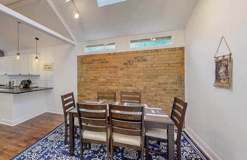 Irving Casa | 3-bedroom house in Las Colinas with AC