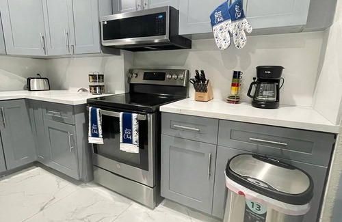 Ives Estates Casa | 3-bedroom house in lovely Miami with WiFi, AC. Enjoy your stay