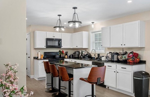 Gardner Casa | 3-bedroom house in marvelous Ashburnham with AC,fitness equipment,primary suite.