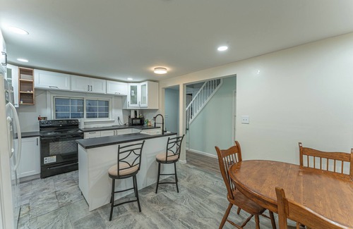 Dix Hills Casa | 3-bedroom house in peaceful Dix Hills with WiFi, AC. Enjoy tranquility