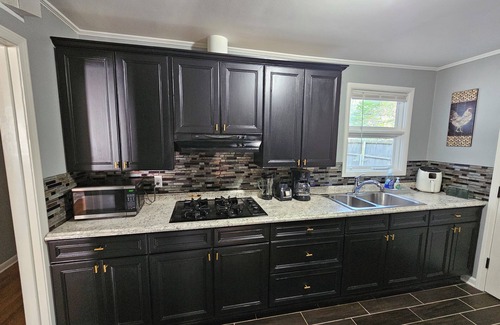 Memphis Casa | 3-bedroom house in peaceful Memphis with AC, WiFi. Enjoy your stay