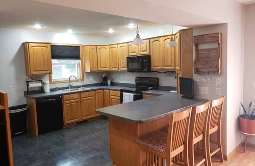 Loyal Casa | 3-bedroom house in peaceful Loyal with AC, WiFi, fitness room