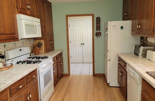 Oakdale Casa | 3 Bedroom House in Rural Setting but close to Iowa City/Solon