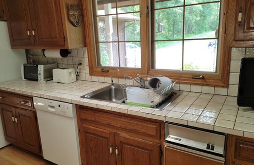 Oakdale Casa | 3 Bedroom House in Rural Setting but close to Iowa City/Solon