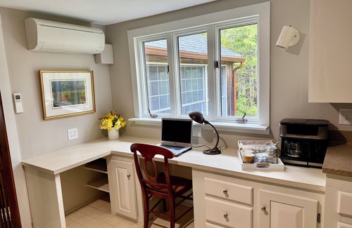 Cape Neddick Casa | 3-bedroom house in serene Cape Neddick Maine WiFi, AC. Enjoy some peace & quiet