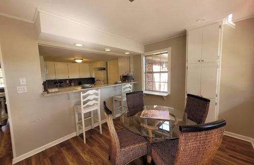 Lake Lorraine Casa | 3-bedroom house in small town Shalimar. 15 min drive to beautiful white beaches