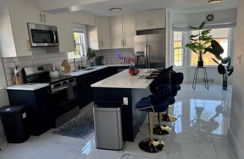 Detroit Casa | 3-bedroom house in terrific Detroit near the Avenue of Fashion