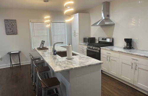 Atlanta Casa | Cozy 4 BR Waterfront Retreat Near Bike Trails!