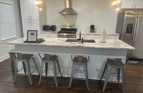 Atlanta Casa | Cozy 4 BR Waterfront Retreat Near Bike Trails!