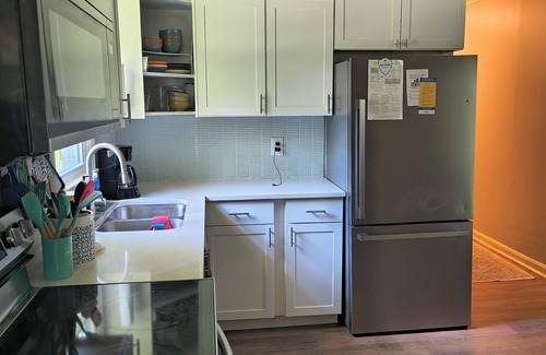 Hillsborough Casa | 3-bedroom house in lovely Hillsborough with WiFi, AC, EV charger outlet, & solar