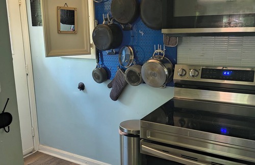 Hillsborough Casa | 3-bedroom house in lovely Hillsborough with WiFi, AC, EV charger outlet, & solar