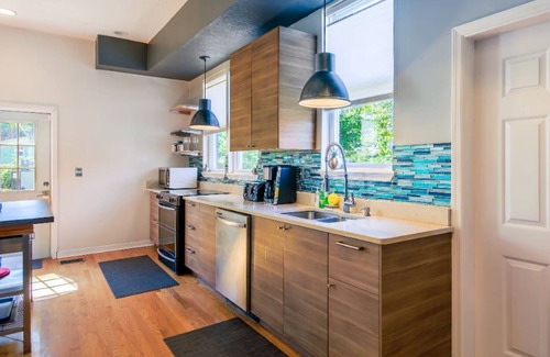 Urban Core Casa | 3-bedroom house in awesome Jacksonville with beautiful swimming pool, WiFi, AC.
