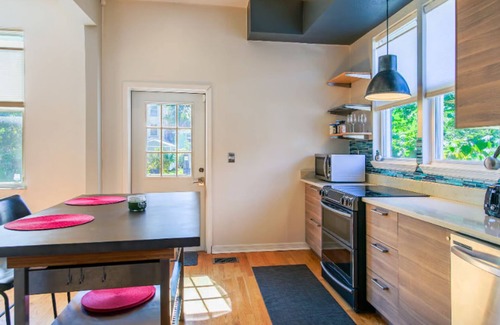 Urban Core Casa | 3-bedroom house in awesome Jacksonville with beautiful swimming pool, WiFi, AC.