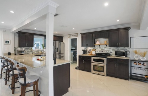 South Corals Casa | 3-bedroom house in tranquil Oakland Park with heated pool