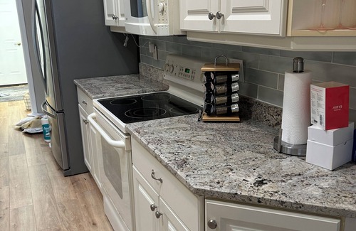 Town Park Casa | 3-bedroom house in fabulous Port Orange with WiFi, AC & Beautiful screened Pool