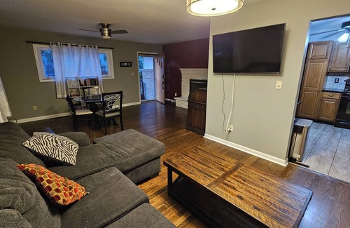 Reynoldsburg Casa | 3-bedroom house in centrally-located Reynoldsburg perfect for work or leisure