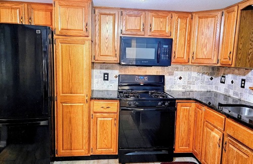 Reynoldsburg Casa | 3-bedroom house in centrally-located Reynoldsburg perfect for work or leisure