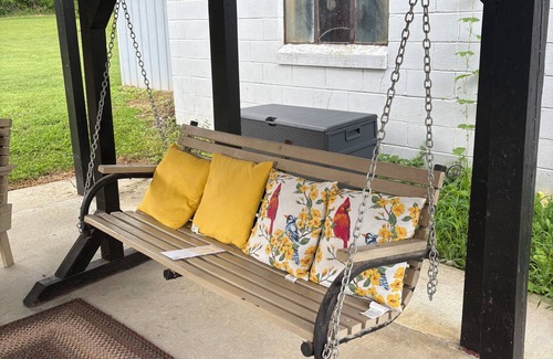 Washington Casa | 3-bedroom house in welcoming Washington with AC