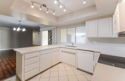 Manistee Ranch HOA Casa | 3-bedroom house in welcoming Glendale with WiFi, AC