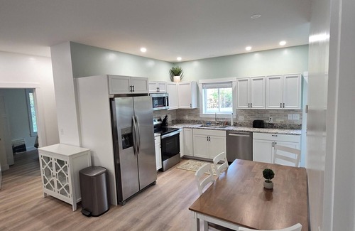 Ellsworth Casa | 3-bedroom house in wonderful Ellsworth with AC, WiFi sleeps 8