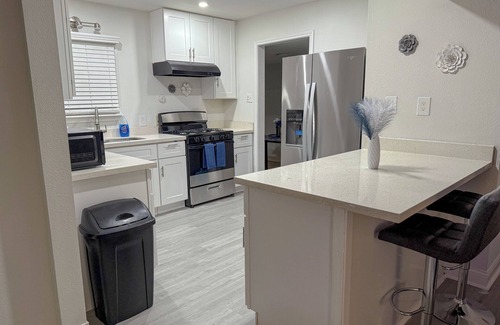 Foster Place Casa | 3-bedroom house Near Downtown Houston with AC,BACKYARD,KITCHE,FAST WiFi