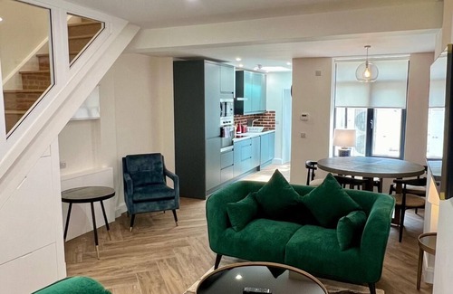 North Wall Casa | 3 bedroom House on New Wapping Street-Dublin 1