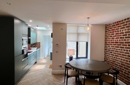 North Wall Casa | 3 bedroom House on New Wapping Street-Dublin 1