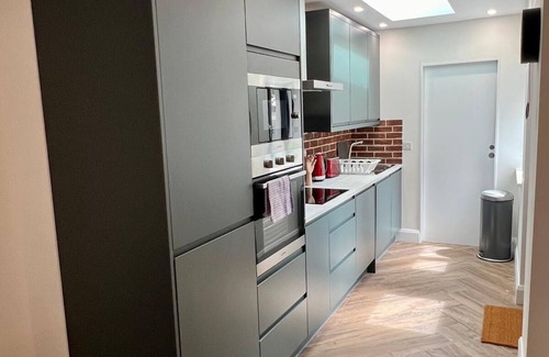 North Wall Casa | 3 bedroom House on New Wapping Street-Dublin 1