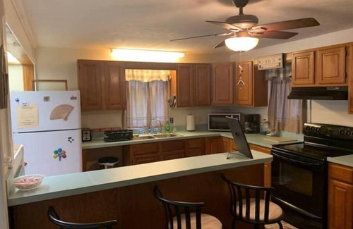 Putnam Hall Casa | 3 Bedroom House on Private Scenic Lake Mable