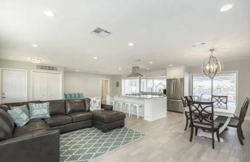 Bal Harbour Casa | 3-bedroom house on the water in Apollo Beach, Heated pool, Kayaks, Bikes.