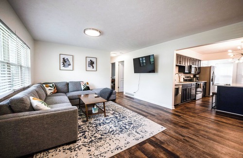 Grove City Casa | 3-bedroom house one mile from downtown Grove City+Dogs welcome+Quiet+Pool table