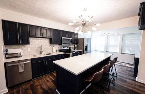 Grove City Casa | 3-bedroom house one mile from downtown Grove City+Dogs welcome+Quiet+Pool table