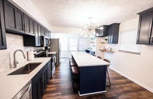 Grove City Casa | 3-bedroom house one mile from downtown Grove City+Dogs welcome+Quiet+Pool table