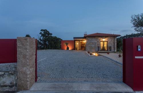 Medelo Casa | 3 BEDROOM HOUSE (TIN SPACE)
