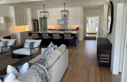 Harbor Springs Casa | 3-bedroom house in awesome Harbor Springs with WiFi, AC