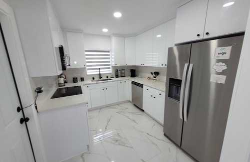Temple Terrace Casa | 3-bedroom house in welcoming Temple Terrace, WiFi. EV car charging oulet, PS4