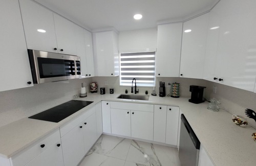 Temple Terrace Casa | 3-bedroom house in welcoming Temple Terrace, WiFi. EV car charging oulet, PS4