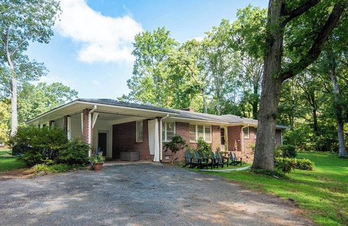 Travelers Rest Casa | 3-bedroom house downtown Travelers Rest short walk to dining, swamp rabbit trail