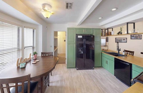 Embassy Hills Casa | 3-Bedroom House with Lake View in Port Richey