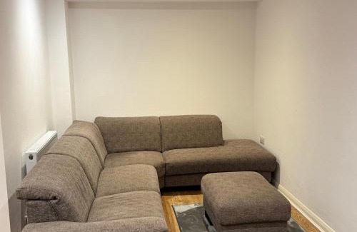 Keighley Casa | 3 Bedroom House with free on site Parking